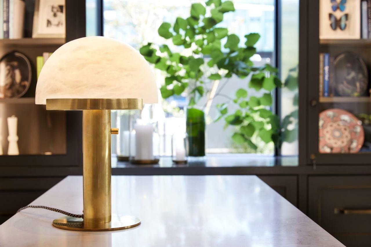 The Whitney Hotel Бостон Экстерьер фото A table lamp