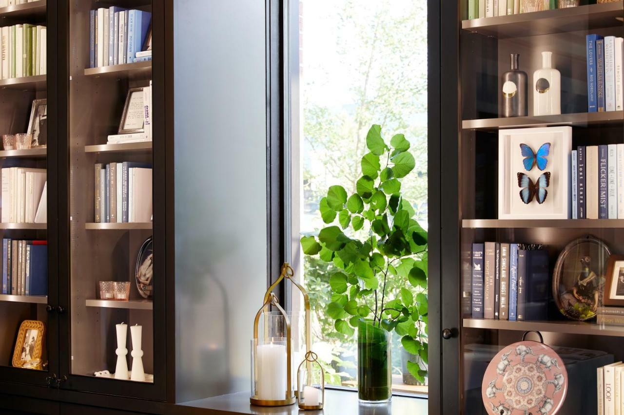 The Whitney Hotel Бостон Экстерьер фото A window in a home