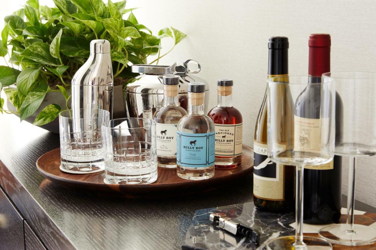 The Whitney Hotel Бостон Экстерьер фото A bar cart with a selection of liquor and wine