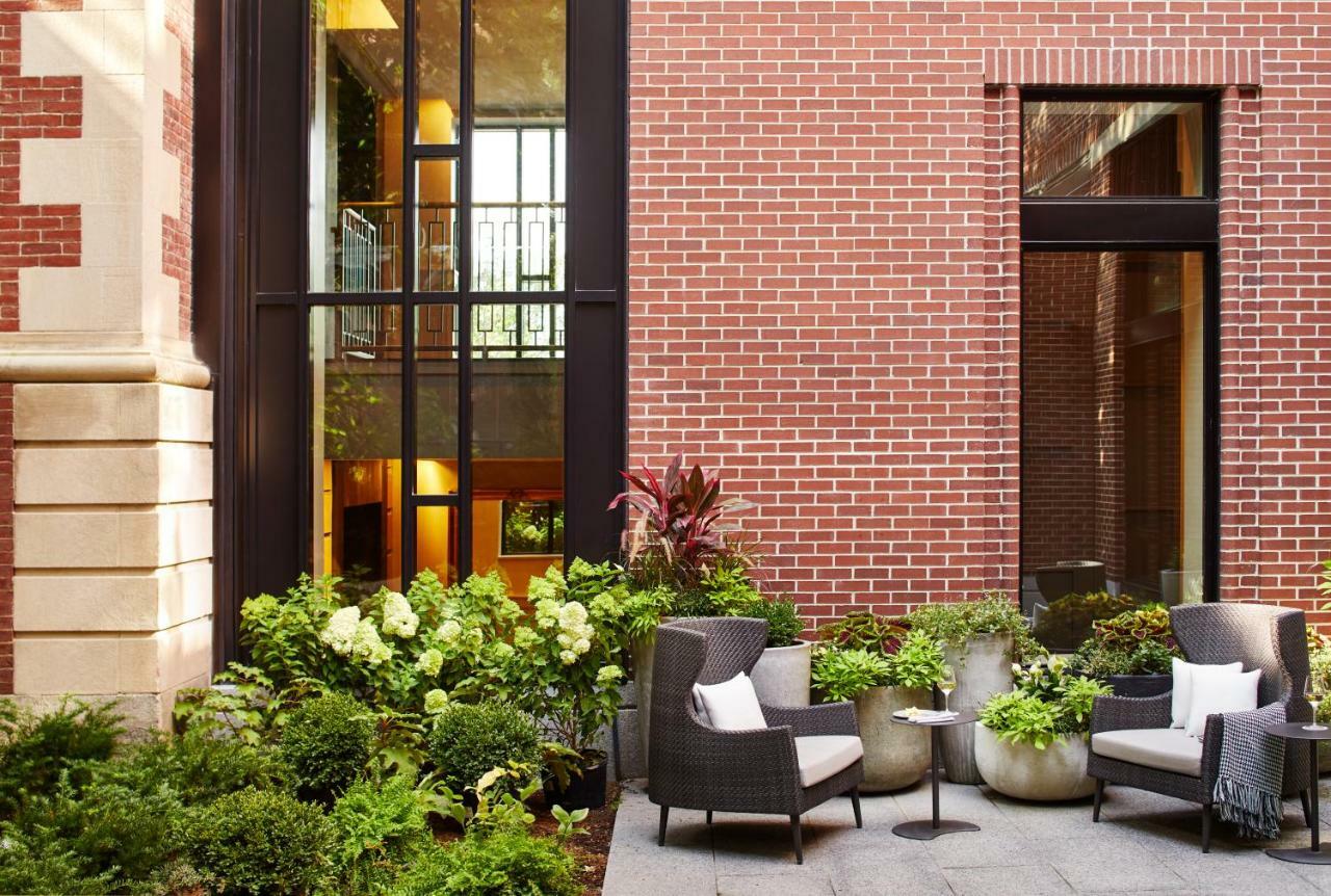 The Whitney Hotel Бостон Экстерьер фото The courtyard at the 100 East 53rd Street townhouse