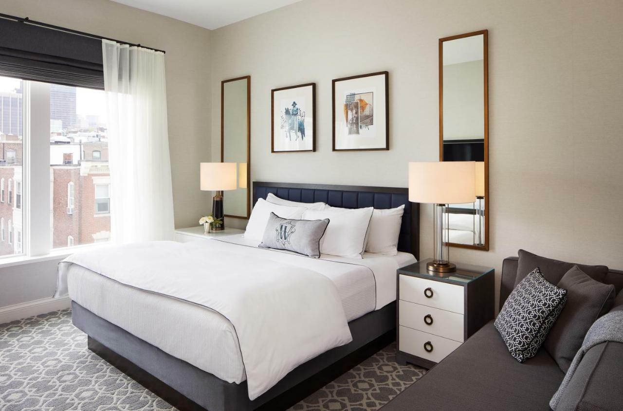 The Whitney Hotel Бостон Экстерьер фото A bedroom at the Hotel Commonwealth