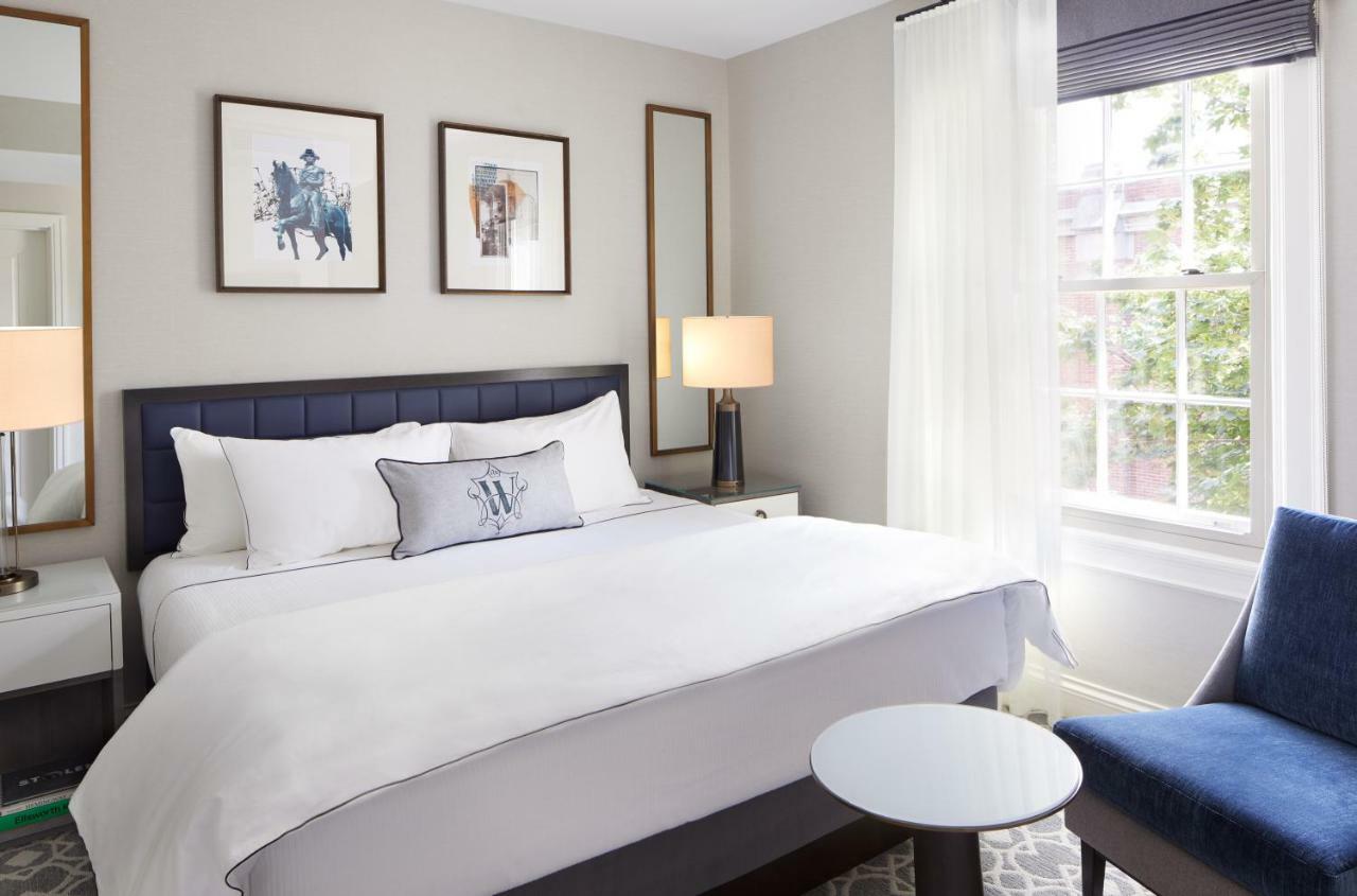 The Whitney Hotel Бостон Экстерьер фото A bedroom at the Hotel Commonwealth