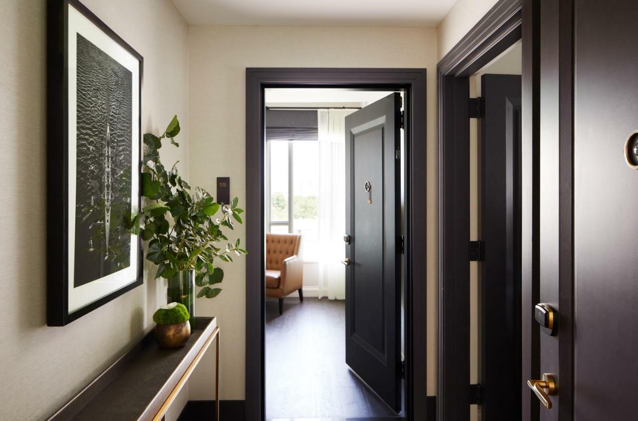 The Whitney Hotel Бостон Экстерьер фото A suite at The Standard East Village